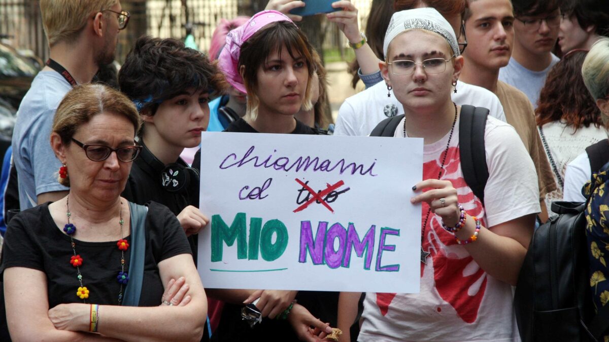 L’autogol del centrodestra lombardo spalanca la porta al gender in aula