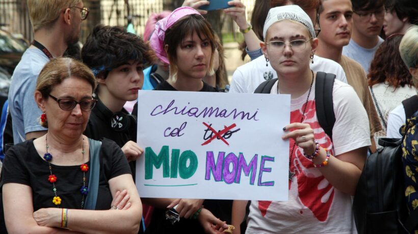 L’autogol del centrodestra lombardo spalanca la porta al gender in aula