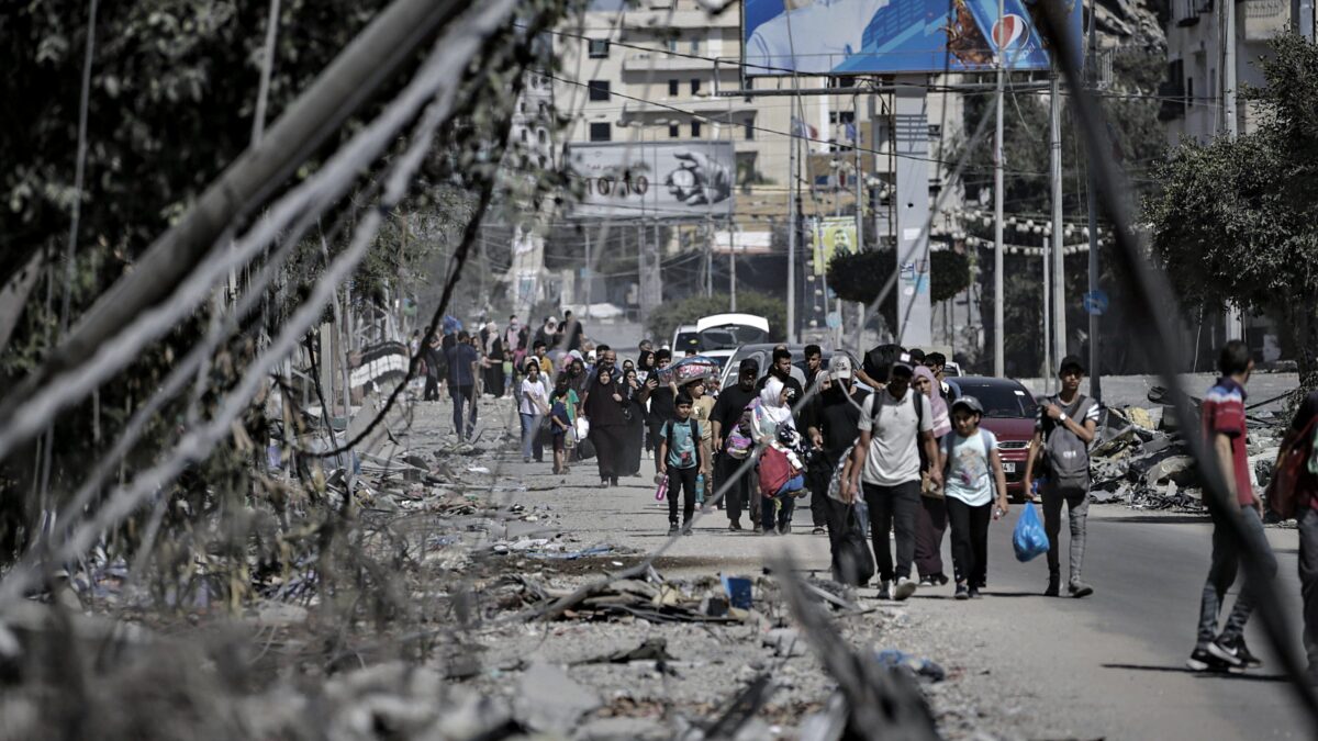 Raid in cerca degli ostaggi mentre l’ora X è più vicina. Sull’esodo da Gaza si tratta