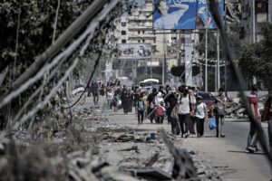 Raid in cerca degli ostaggi mentre l’ora X è più vicina. Sull’esodo da Gaza si tratta