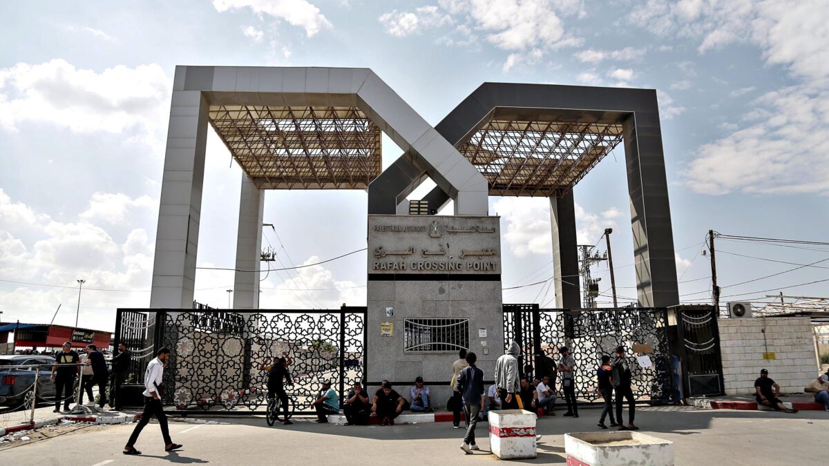 Gli ostaggi nelle mani di Hamas salgono a 250. Si tratta sul valico