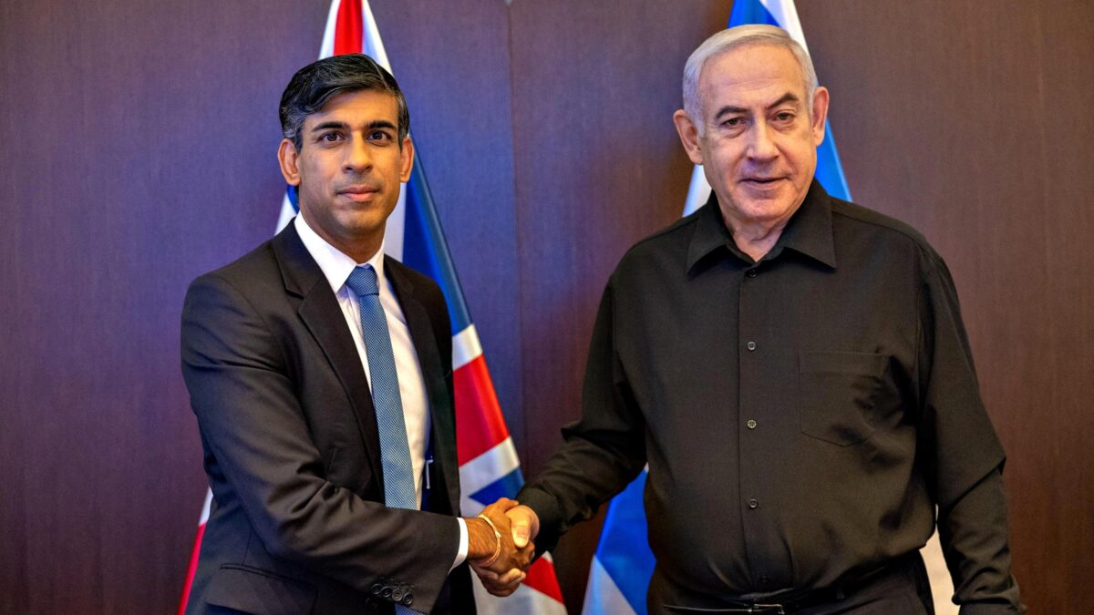 Sunak corre da Netanyahu: «Uniti contro i nuovi nazisti». Diplomatici in fuga da Ankara