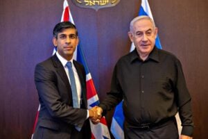 Sunak corre da Netanyahu: «Uniti contro i nuovi nazisti». Diplomatici in fuga da Ankara
