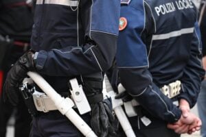 Ragazzo fermato per ore per uno scambio di persona. Ma il sindaco non si scusa