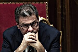 Sì alla manovra senza emendamenti. Giallo sul taglio dei fondi ai disabili
