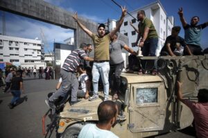 Ore 6.30: Hamas scatena l’inferno. Attacco a Israele, vittime e ostaggi