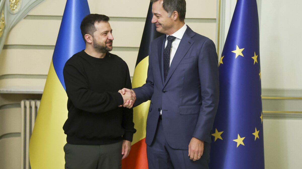 Zelensky fa una comparsata alla Nato per mettere pressione all’Occidente
