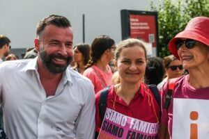 Gli avvoltoi Lgbt in picchiata sul caso. «Adesso basta famiglia tradizionale»