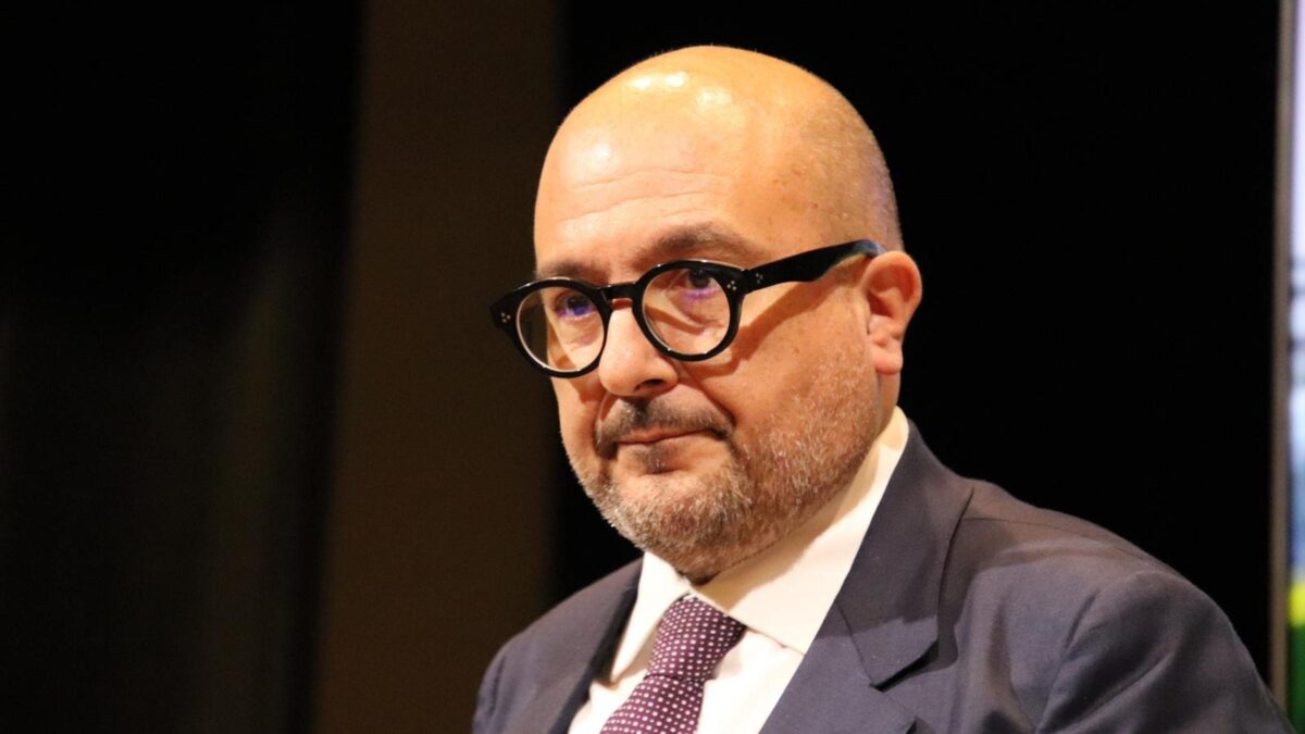 Sul caso consulenze Sangiuliano lo scarica ma lui non si dimette: «Vittima del “corvo”»