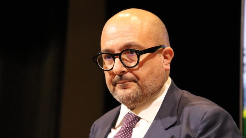 Sul caso consulenze Sangiuliano lo scarica ma lui non si dimette: «Vittima del “corvo”»