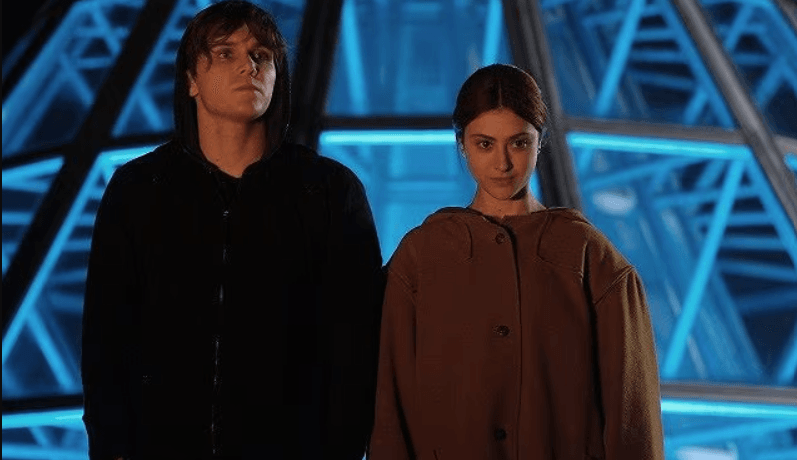 «Eppure cadiamo felici»: l’adolescenza e i suoi turbamenti nella serie Rai