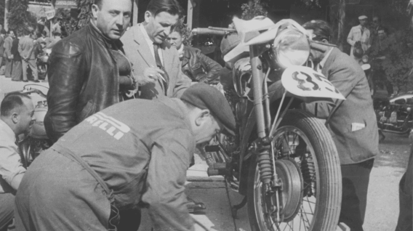 Controllo pneumatici a cura della Pirelli (Fondazione Pirelli)