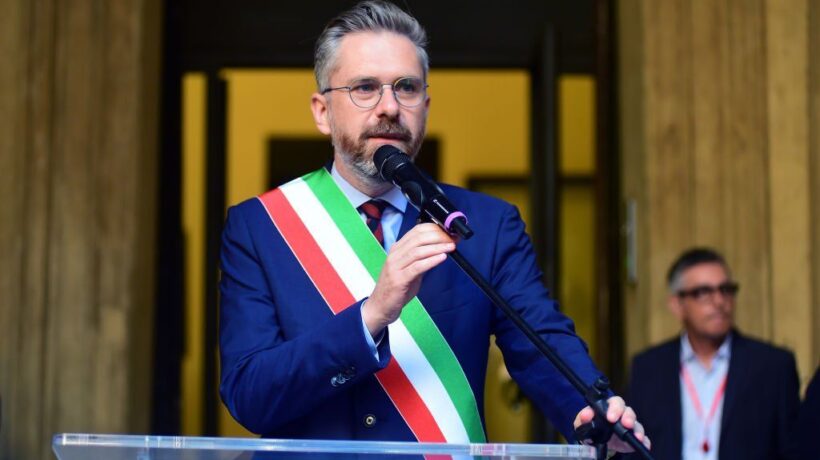Il sindaco pd licenzia gli ingegneri che hanno lanciato l’sos per la torre