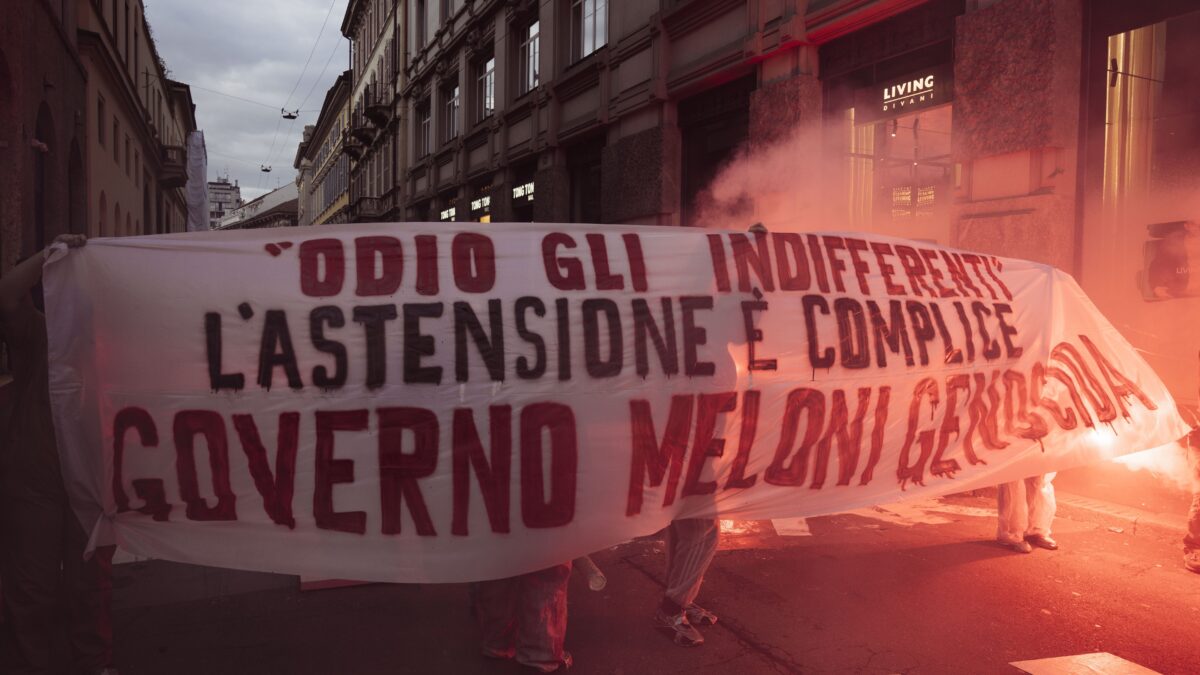 Cortei a Milano: «Meloni complice di crimini»