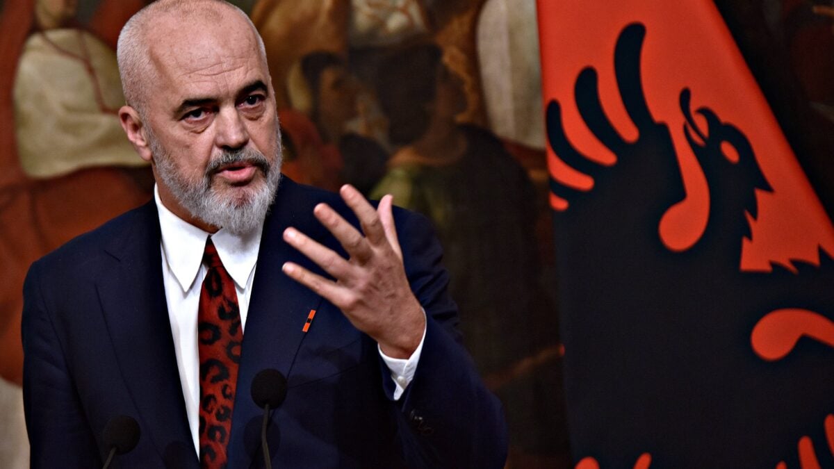 Colpo di scena sui migranti, ora li mandiamo in Albania