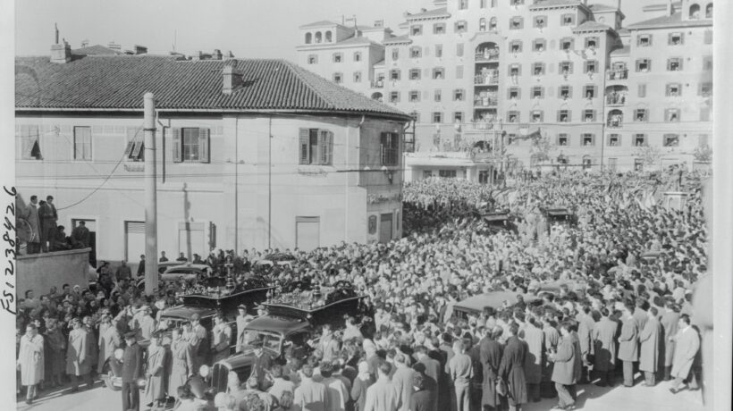 I funerali delle vittime della rivolta di Trieste (Getty Images)
