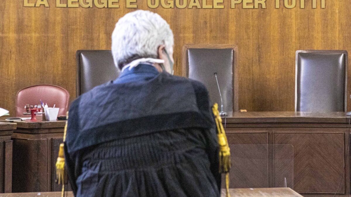 I diktat vaccinali demoliti da una pioggia di sentenze
