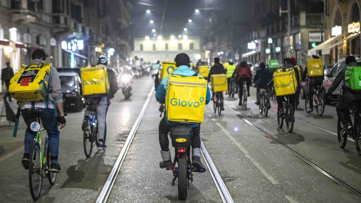 I rider insegnano: per le sigle rosse gli operai sono mero strumento