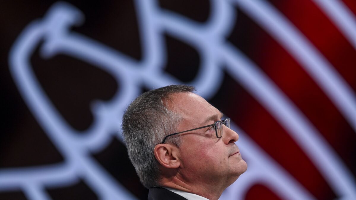 Bonomi critica il governo mentre ne cerca la sponda