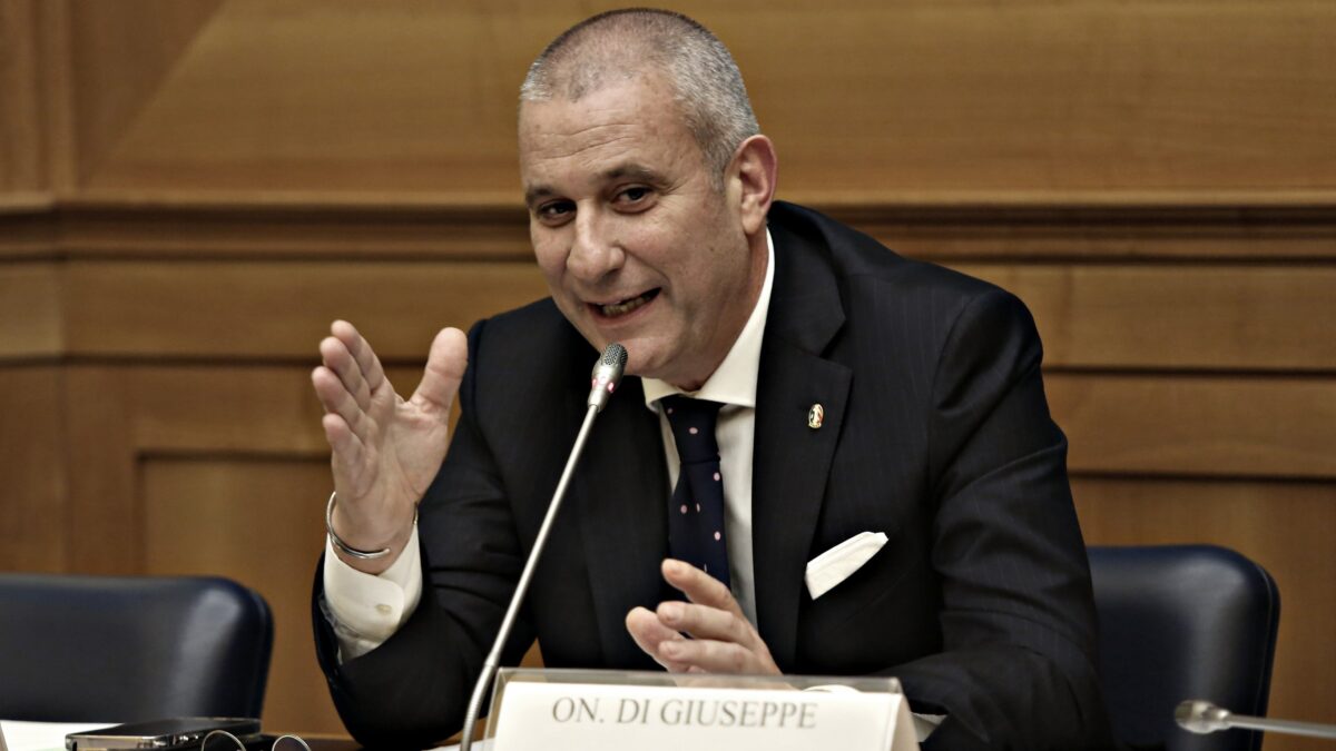 Scoppia il bubbone patronati: «Legati al Pd»