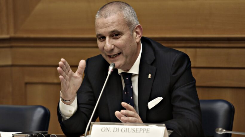Scoppia il bubbone patronati: «Legati al Pd»