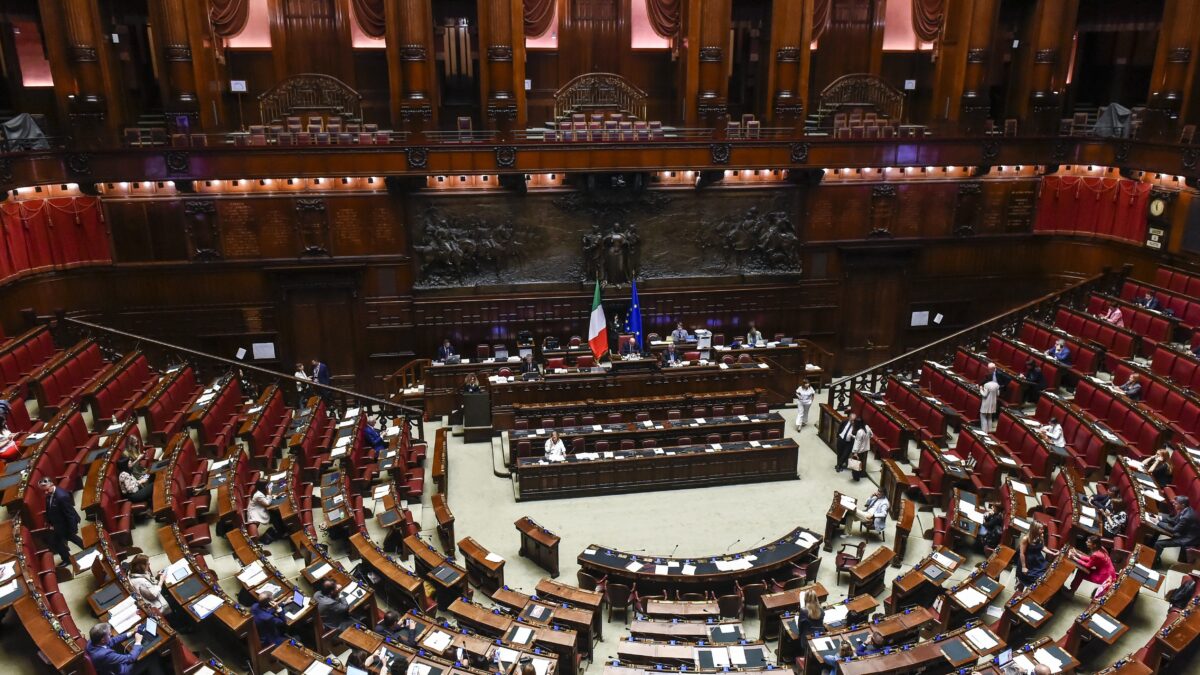 Ora il governo punta a paghe eque. Aumento di 2 euro per i senza tutele