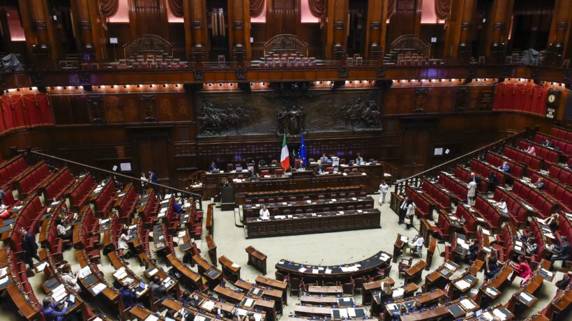 Ora il governo punta a paghe eque. Aumento di 2 euro per i senza tutele
