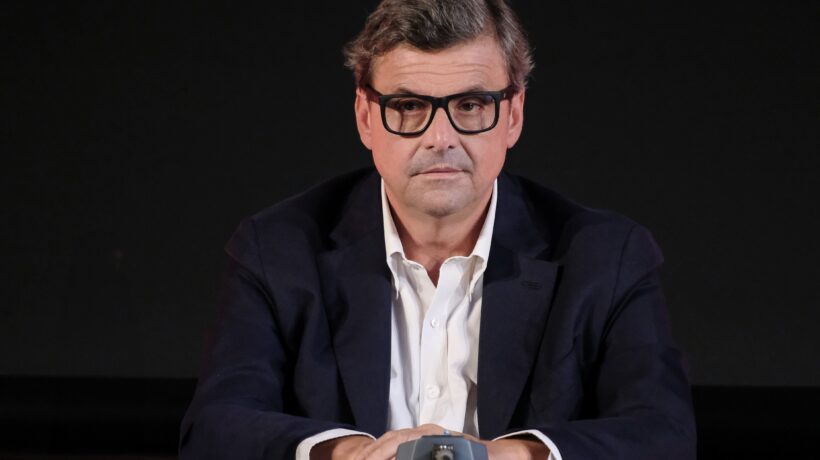 Carlo Calenda: «Le sigle rosse pensano alla politica così i salari in Italia sono crollati»