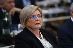 Anche la Calderone promette un emendamento del governo sui tagli a medici e infermieri