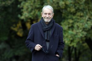 «A teatro la vera avanguardia è recitare senza il microfono»