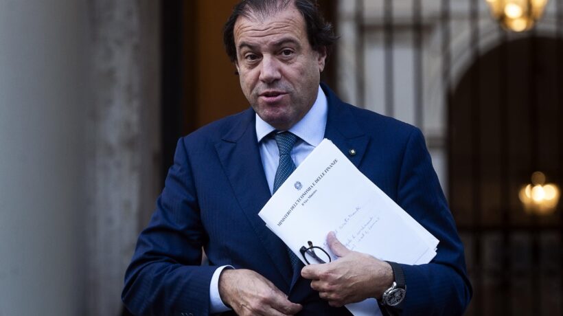 Dal taglio agli assegni degli statali risparmi in manovra per 150 milioni