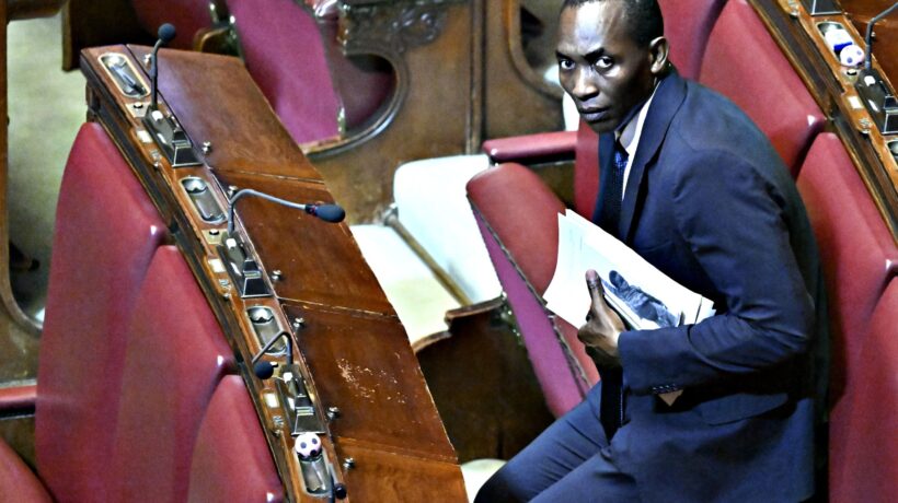 Soumahoro, arriva il conto. L’eroe adesso rischia il posto