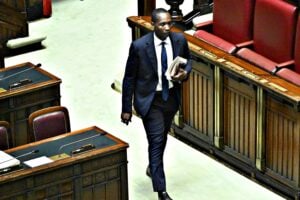 Le carte inchiodano Soumahoro. Non può restare in Parlamento