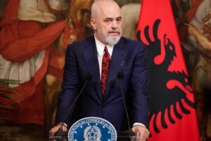 Domani a Malaga il summit decisivo. Storia di Edi, compagno «fedifrago»