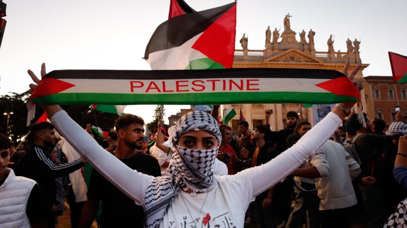 La Schlein ha paura della sua piazza: «Vietate le bandiere per la Palestina»