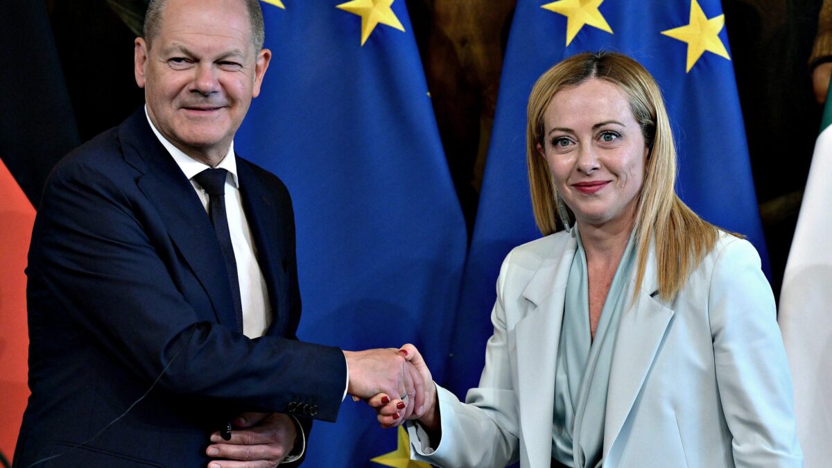 Schiaffo al Pd: Scholz imita la Meloni