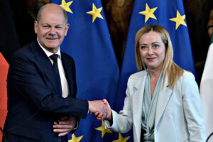 Schiaffo al Pd: Scholz imita la Meloni