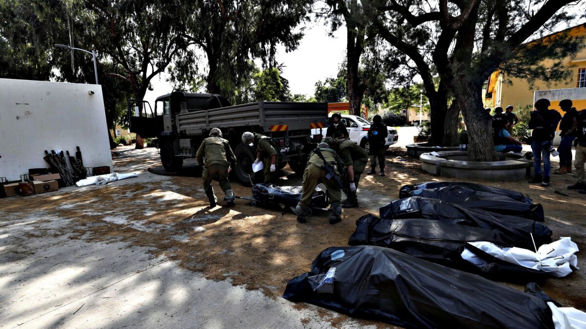 Israele mostra i video del massacro: «Contro Hamas non ci fermiamo»
