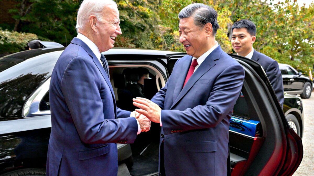 La Casa Bianca è divisa sulla Cina e a Biden restano solo le gaffe