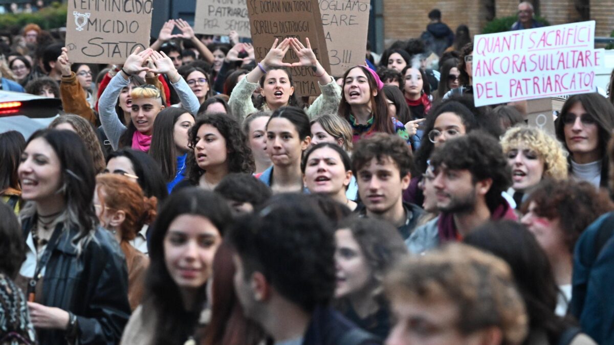Vogliono una società malata immaginaria