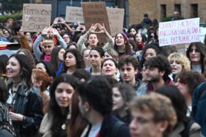 Vogliono una società malata immaginaria