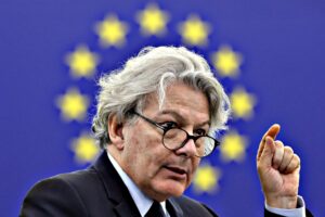 L’Ue recluta i «guardiani» dell’online per indottrinare i ragazzi in classe