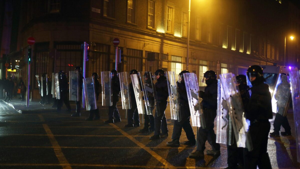 I media si indignano per le proteste, non per la tentata strage di bambini