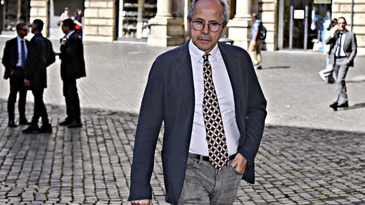 Crisanti positivo per ripicca vuole i lockdown