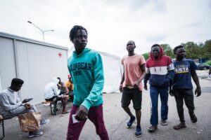 Funzionario denuncia la banda dei visti falsi