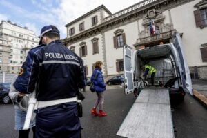 Capolavoro area B: vigili di Milano senza wc