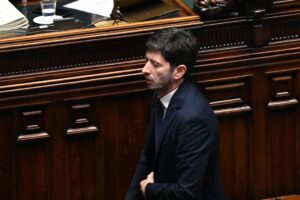 A sinistra gioco sporco su sanità pubblica e privata