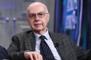 «No vax colpevoli delle polmoniti»: la Francia smentisce Rezza e Bassetti