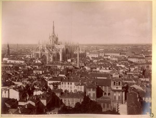 Alla destra del Duomo la ciminiera della centrale di Santa Radegonda (Lombardia Beni Culturali)