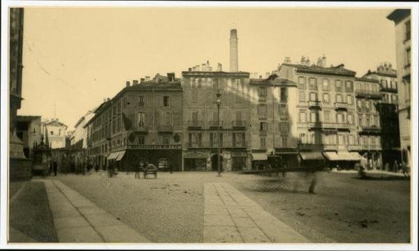 Vista dal livello stradale della ciminiera alta 65 metri
